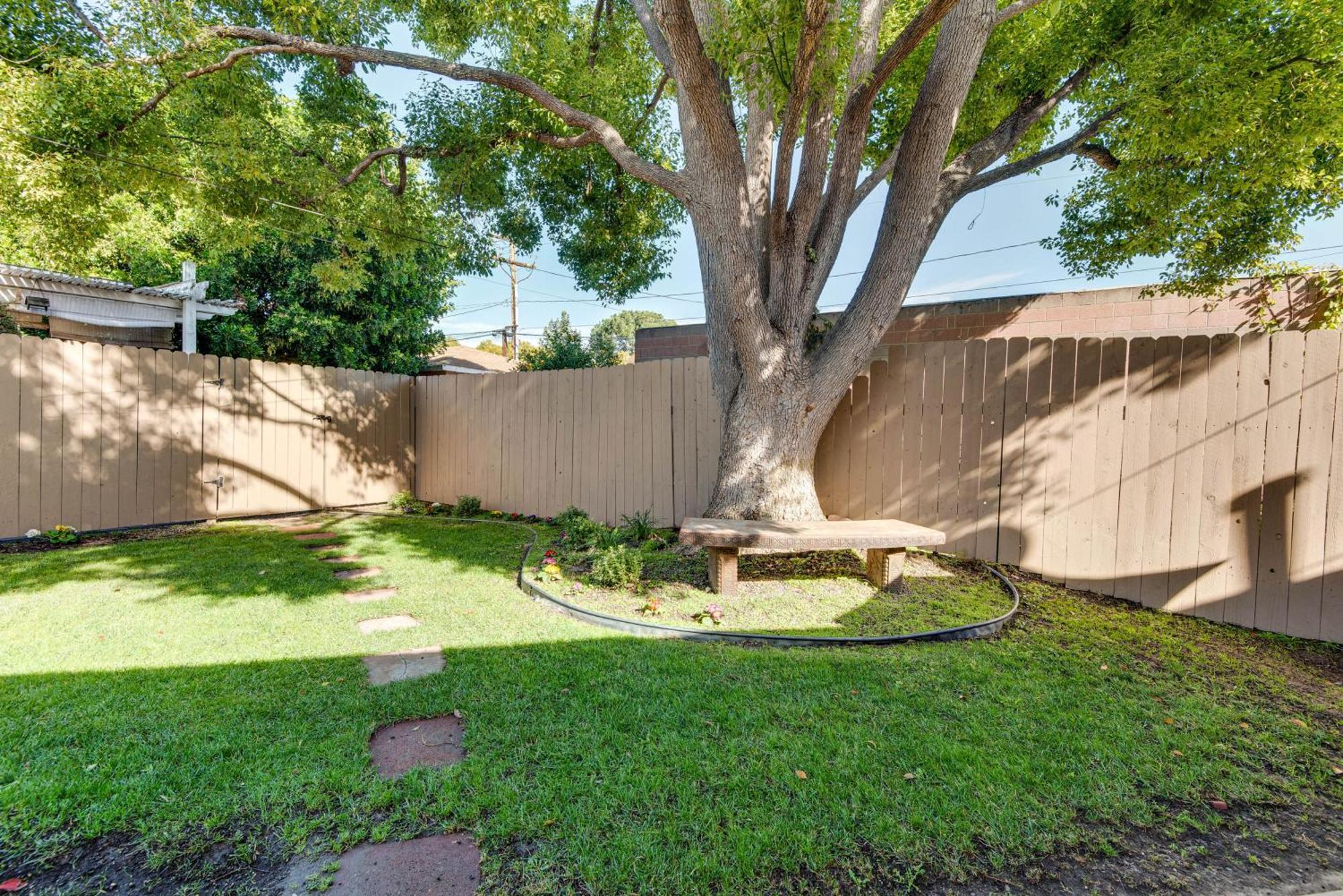 Centrally Located Duplex Near Hollywood! * Burbank