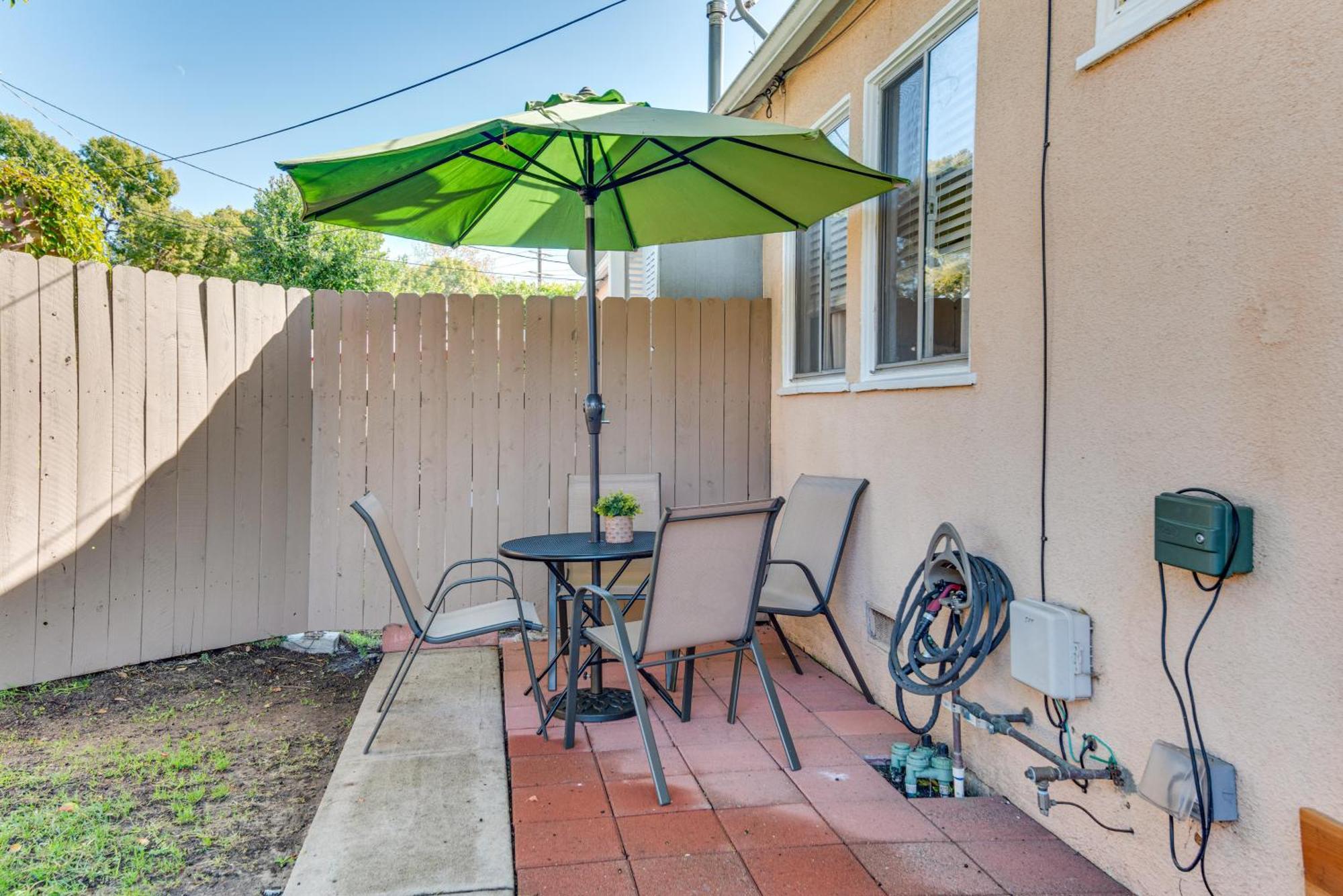 Centrally Located Duplex Near Hollywood! *