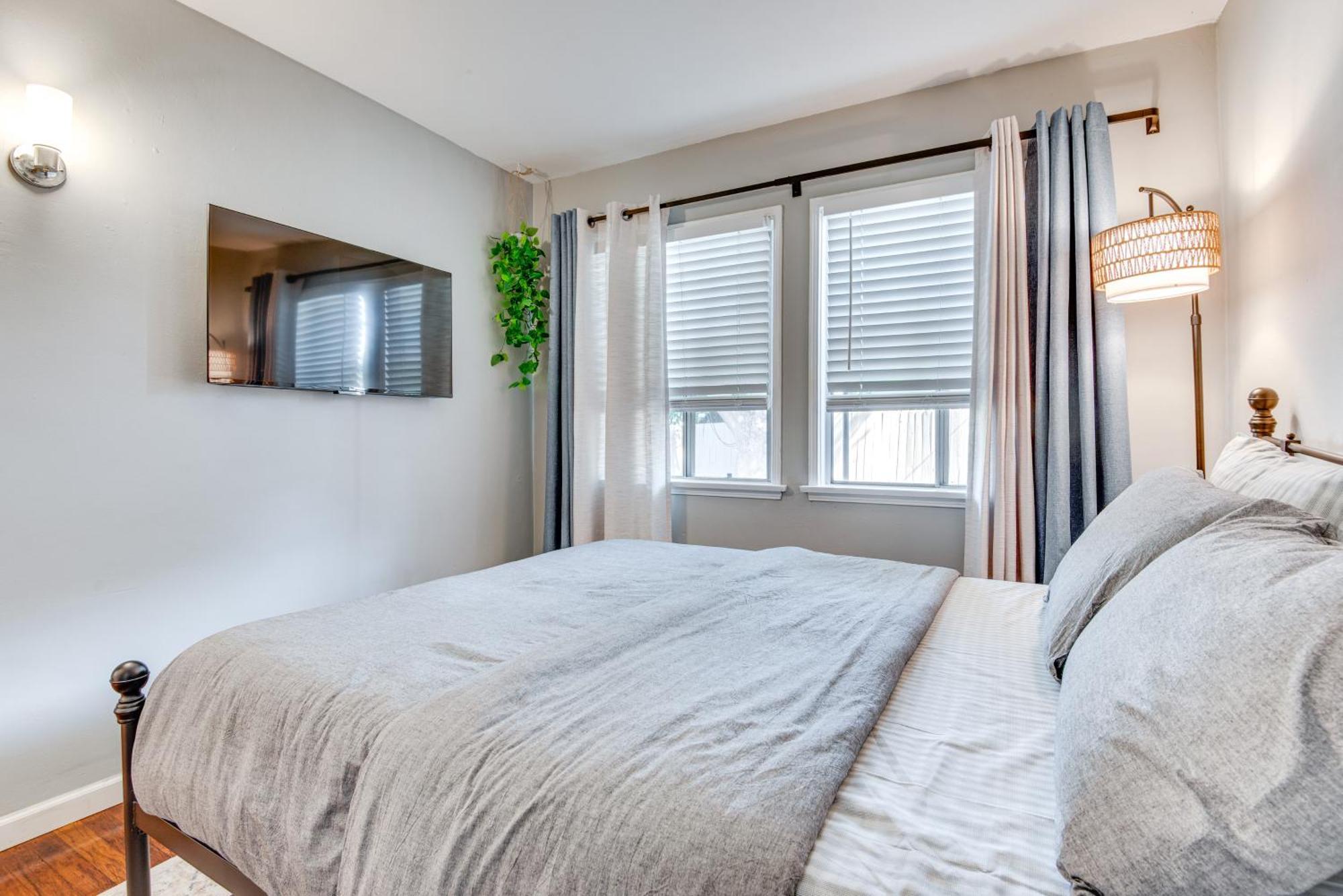 Holiday home Centrally Located Duplex Near Hollywood! Burbank