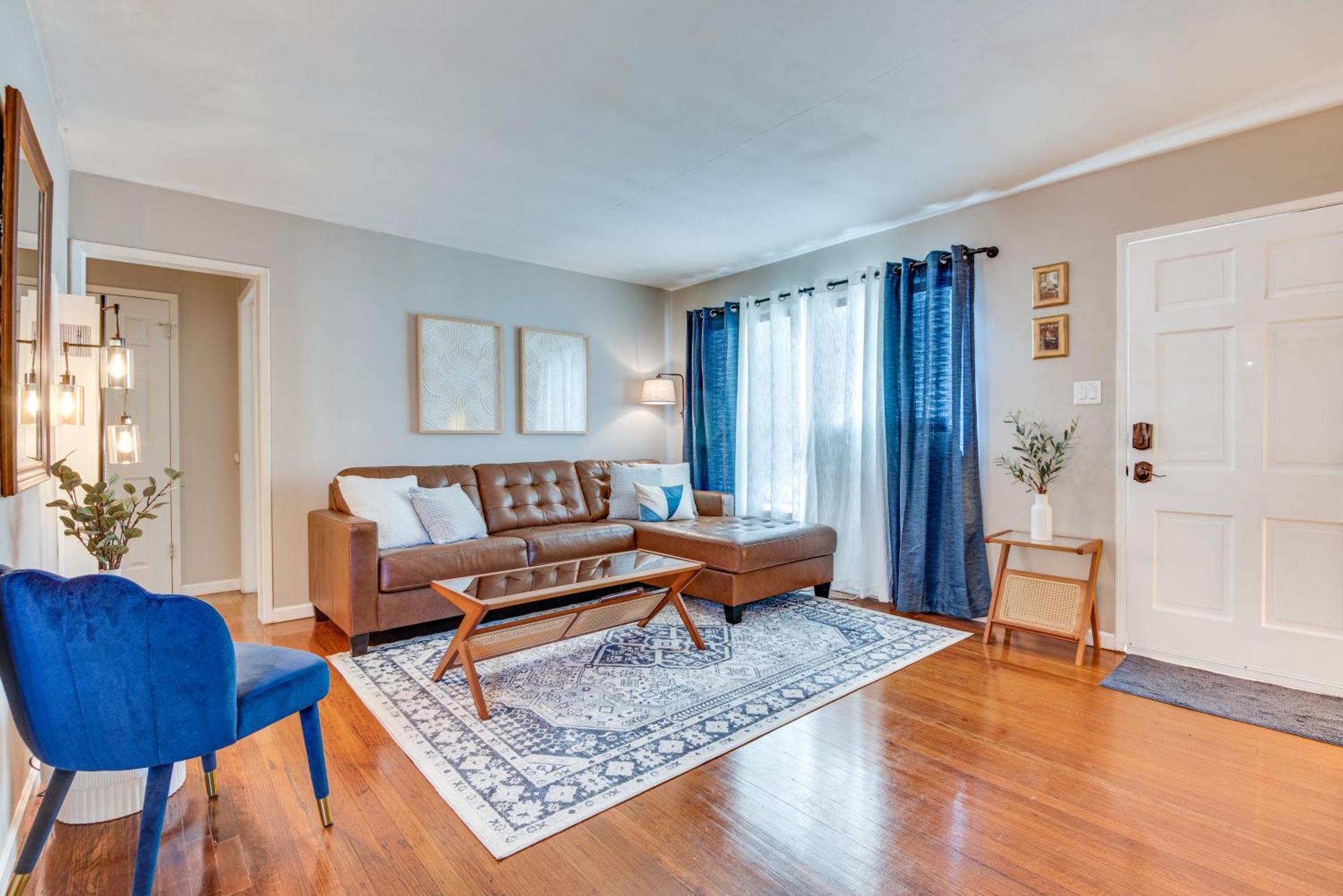 Holiday home Centrally Located Duplex Near Hollywood!