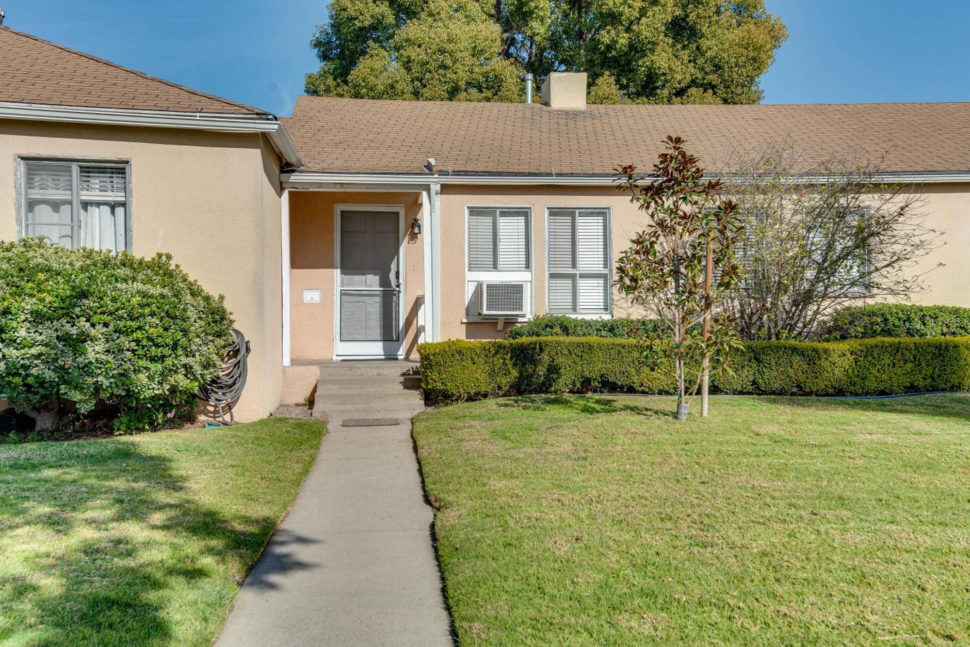 Centrally Located Duplex Near Hollywood! Holiday home